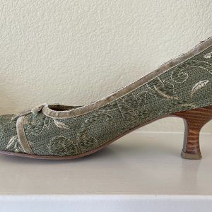 Vintage Mudd Womens' Brocade Pumps with Velvet Trim Size 7.5 Good Condition